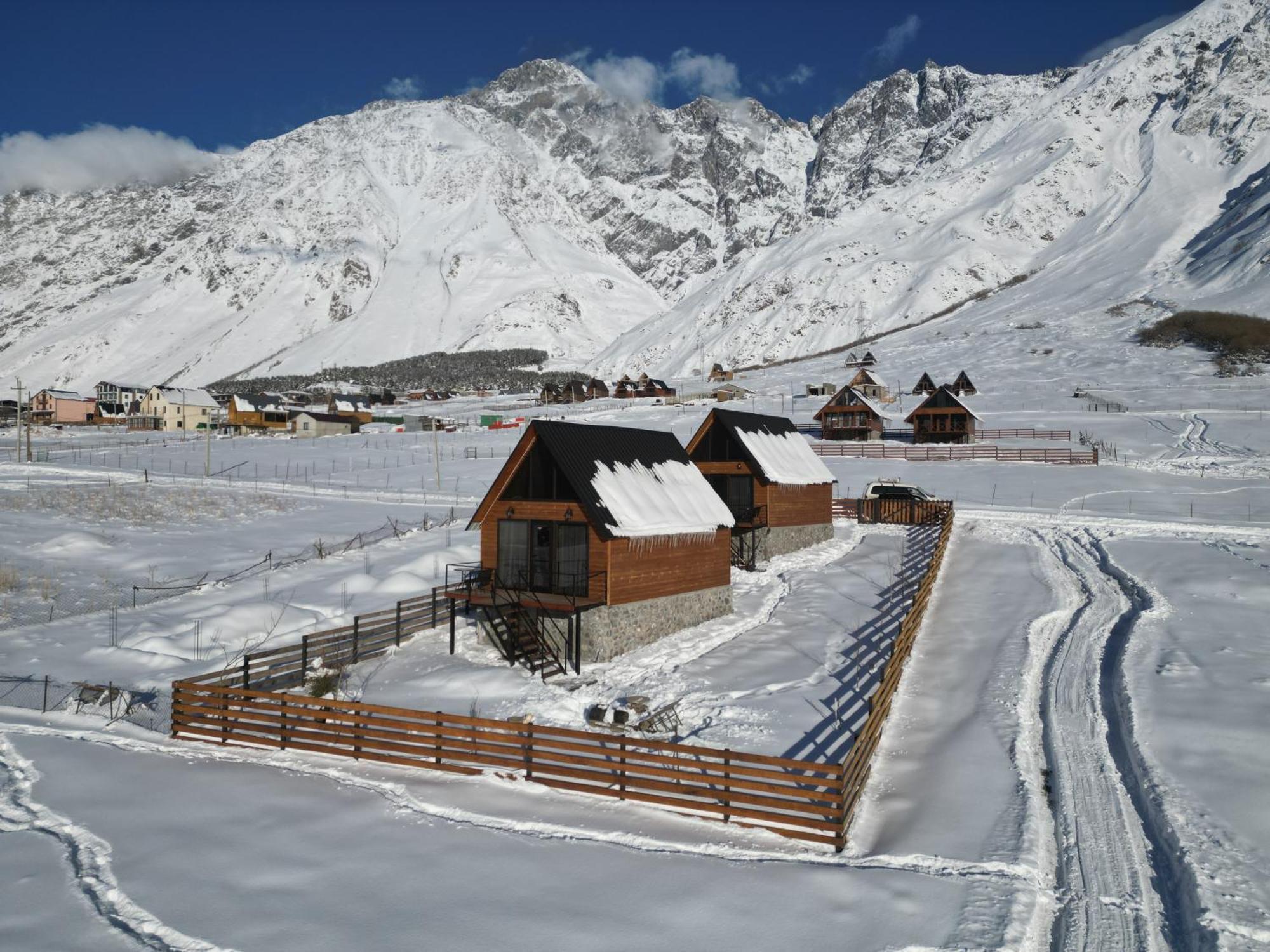 Traveler'S Cottages In Kazbegi Экстерьер фото