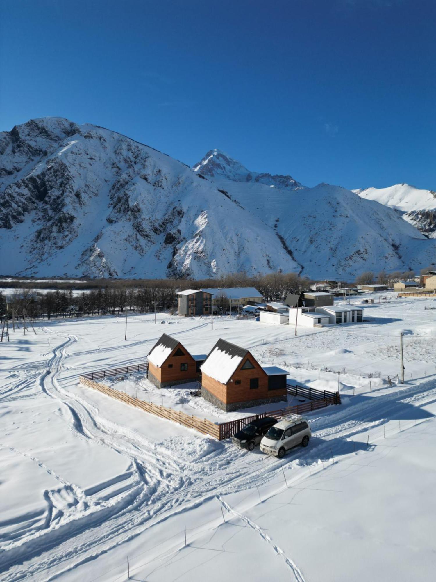 Traveler'S Cottages In Kazbegi Экстерьер фото