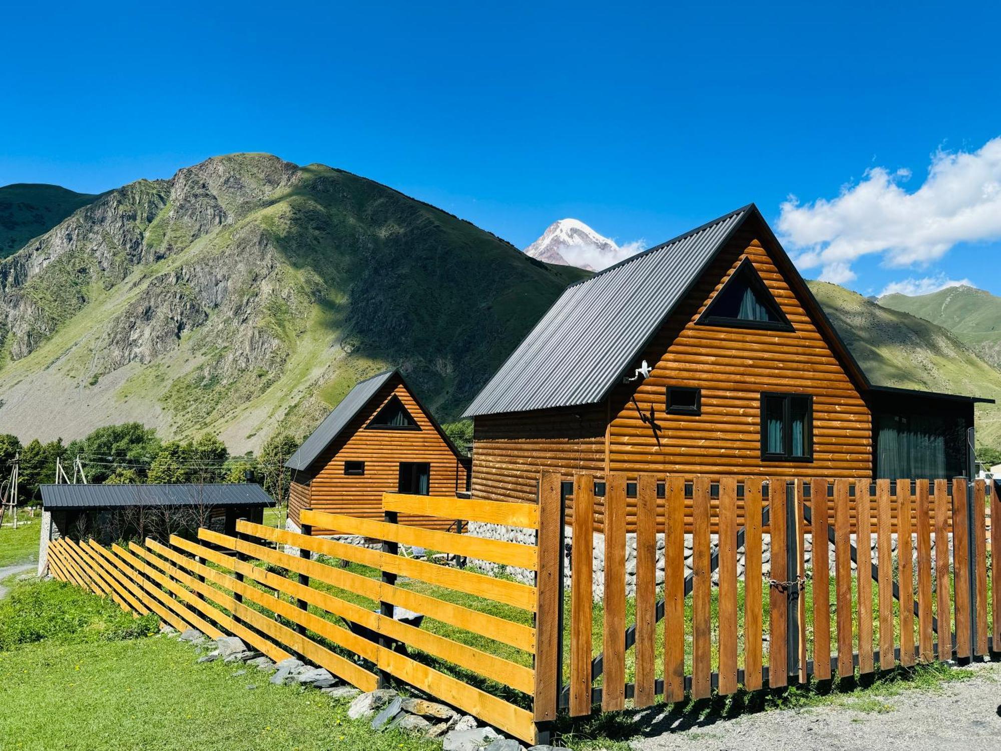 Traveler'S Cottages In Kazbegi Экстерьер фото